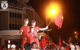 [ẢNH] Đường phố Hà Nội đỏ rực sau chiến thắng của Olympic Việt Nam tại ASIAD 2018